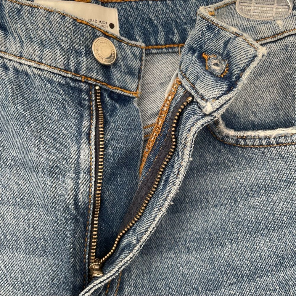 Zara‎ Woman's The 90's Bermuda Distressed High Waisted Denim Jean Shorts Size 2 - Picture 11 of 12